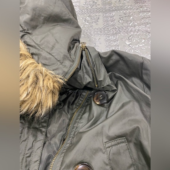 American Rag Olive Green Winter Utility Jacket with Faux Fur Trim Size small - Picture 6 of 9